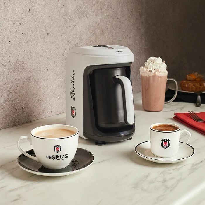KARACA Karaca x Besiktas gelicentieerde Hatır Hüps Turkse koffiemachine met melkfunctie