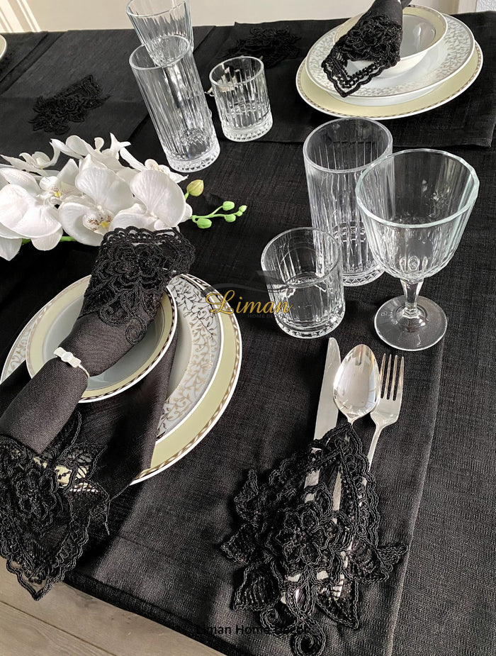 Liman Home Decor - Liman Online Menekse Tafelkleed Set Met Placemat Zwart 34 Dlg