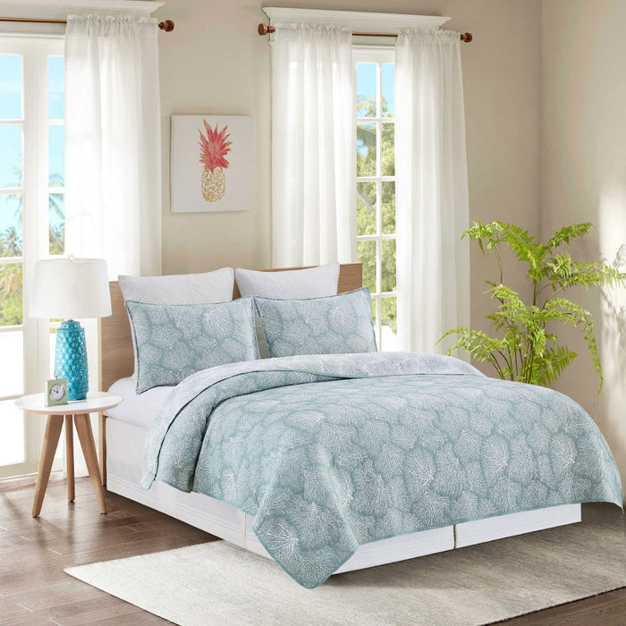 Sea Breeze Coral Coverlet Set